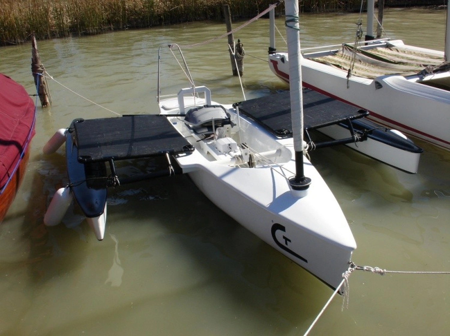 HCS Handels Contor Schönwälder GmbH - Innovative Techniklösungen für Energie, Wasser und Mobilität - Segelboot im Wasser